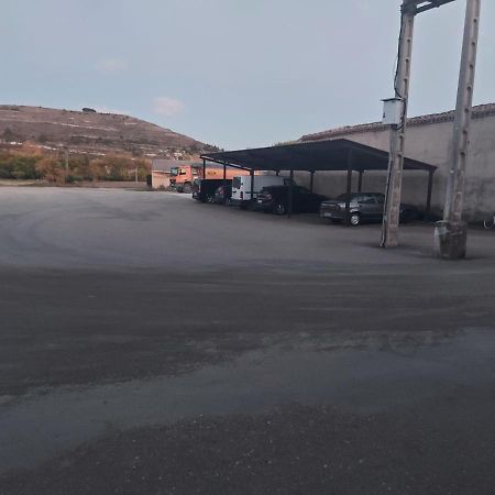 Hostal Linares Villanueva de Argaño Eksteriør bilde