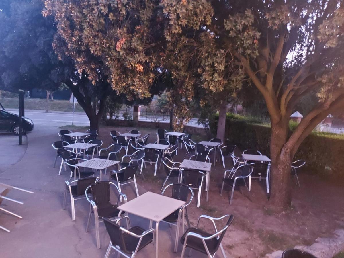 Hostal Linares Villanueva de Argaño Eksteriør bilde