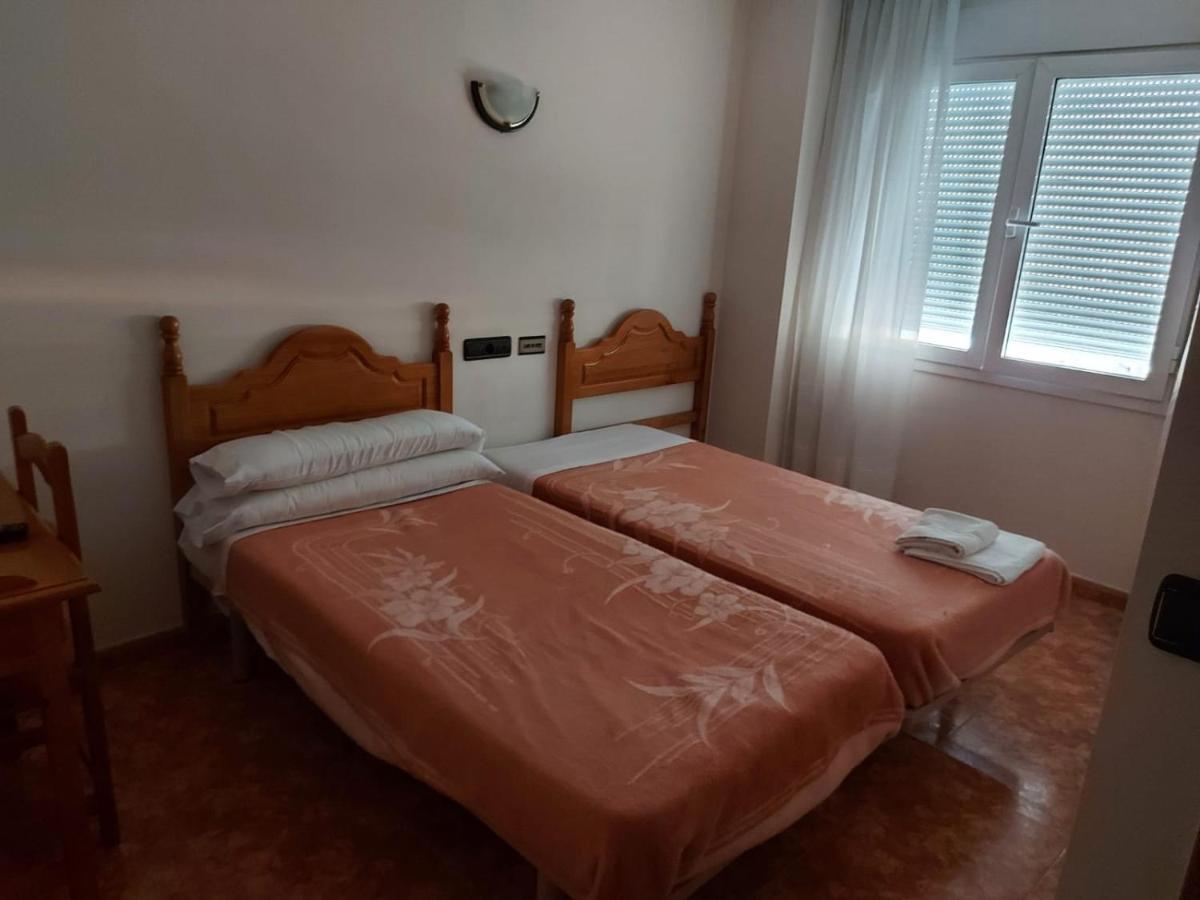 Hostal Linares Villanueva de Argaño Eksteriør bilde
